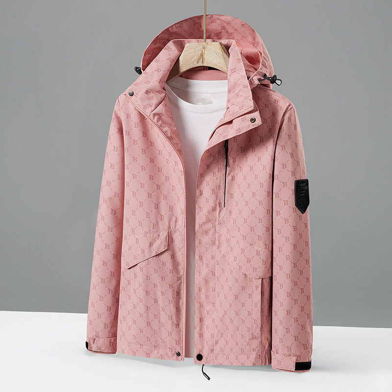 Herren leichte wasserabweisende Kapuzenjacke mit Allover‑Logomuster, winddichter Shell und praktischen Taschen Drune