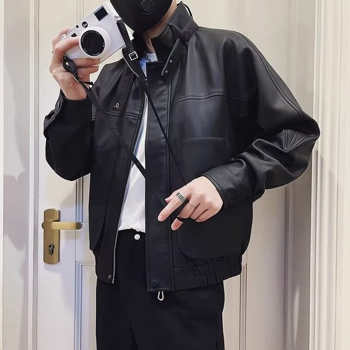 Herren Biker-inspirierte Kunstleder-Bomberjacke mit Stehkragen und elastischem Saum Drune
