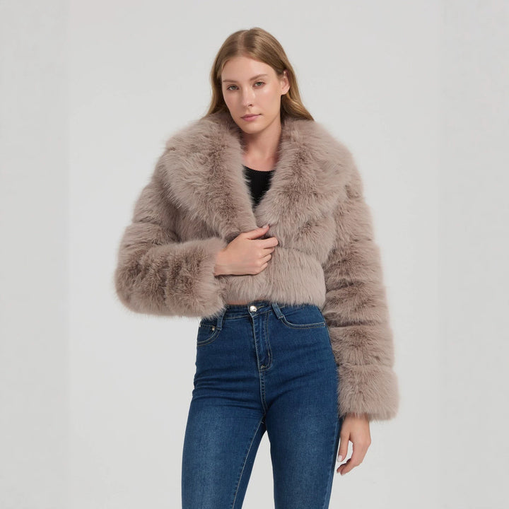 Damen Kurz geschnittene Kunstpelz‑Bolerojacke mit voluminösem Schalkragen Drune
