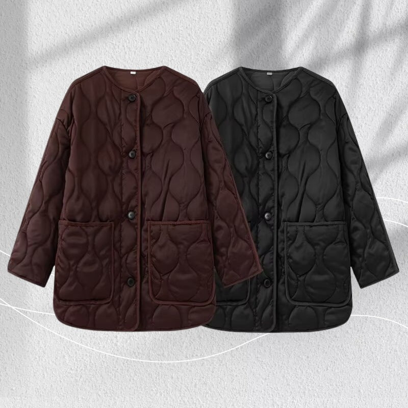 Damen Longline-Steppjacke mit Rundhals, Knopfleiste und aufgesetzten Taschen Drune