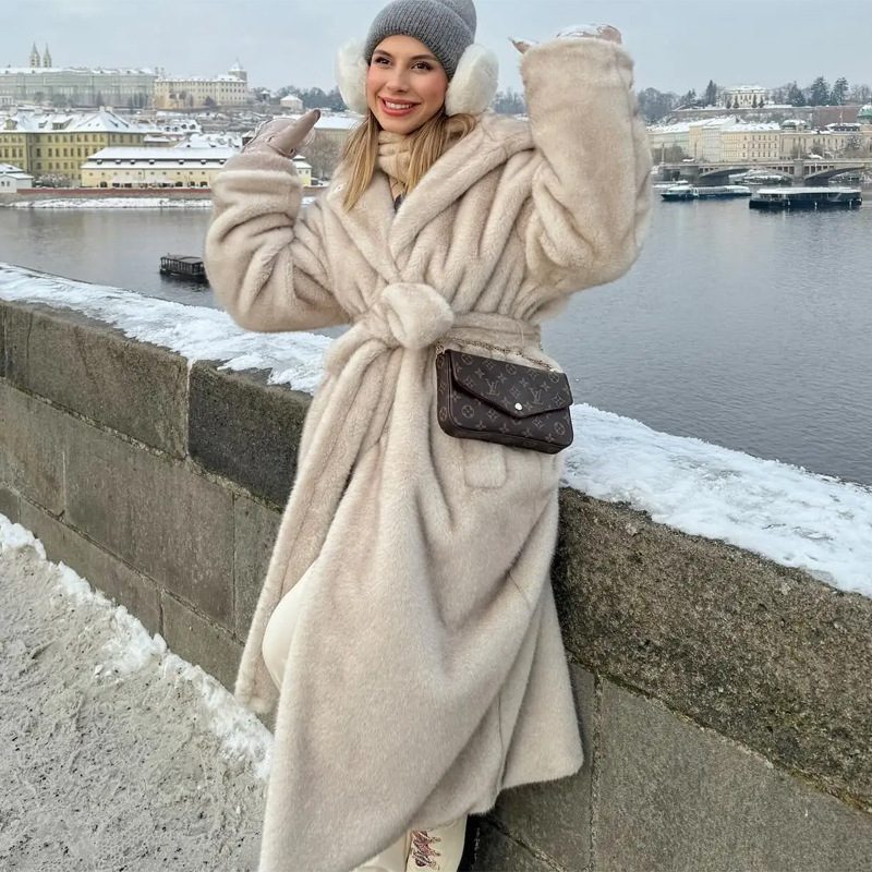 Drune | Gürteltier Faux-Fur-Mantel - Plüsch Winterwärme - Polyester-Mischung - Elegante Winterbekleidung
