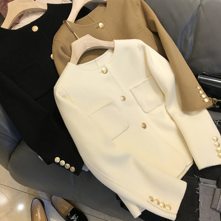 Damen Stilvolle Kurzjacke mit Knopfdetails Drune