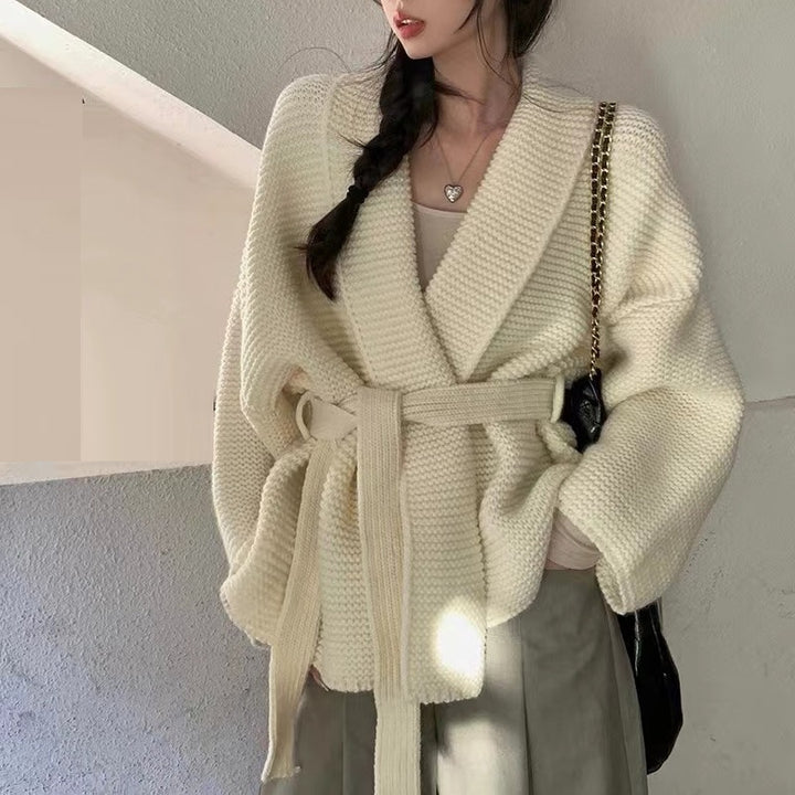 Damen Strickjacke mit breitem Schalkragen und praktischer Taillenbindung Drune