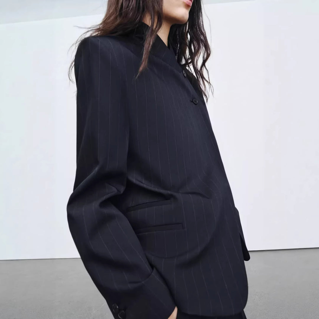 Damen Kurzblazer mit Funnelkragen und asymmetrischer Knopfleiste Drune