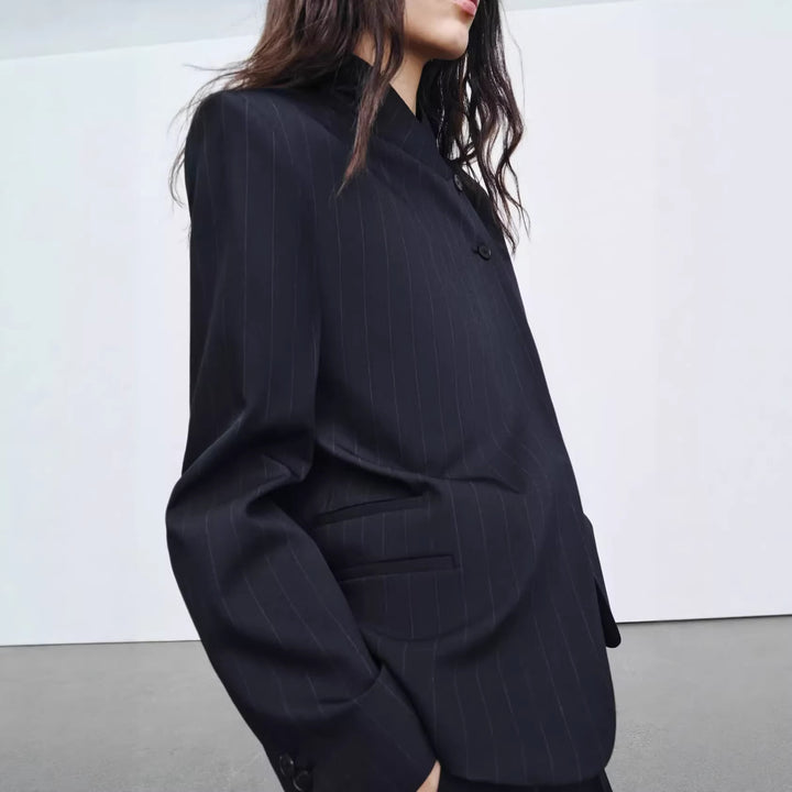 Damen Kurzblazer mit Funnelkragen und asymmetrischer Knopfleiste Drune