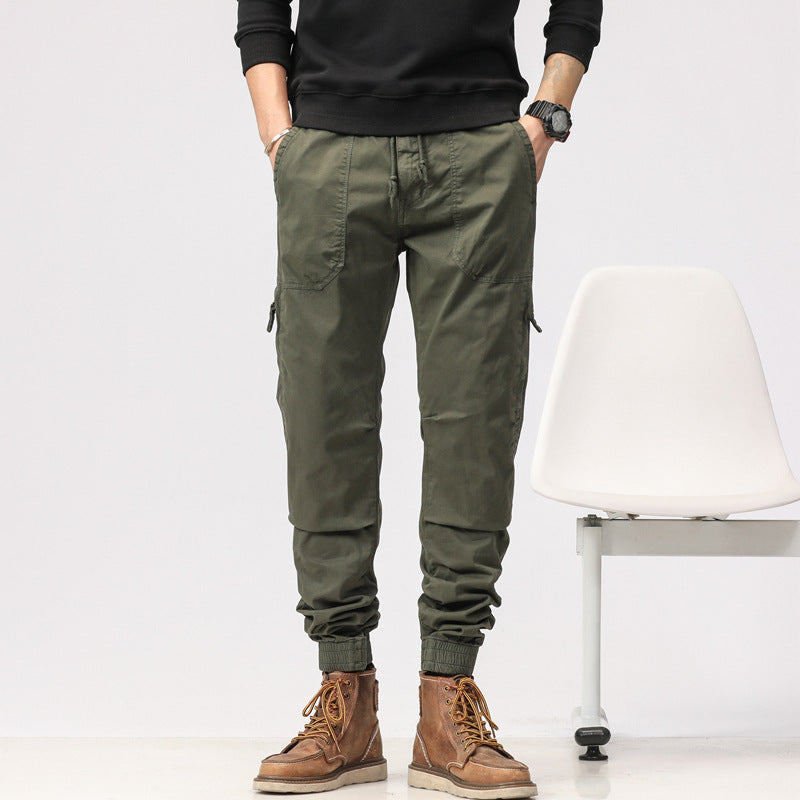 Herren Field-Joggerhose im Military-Workwear-Look mit Ziernähten, aufgesetzten Utility-Taschen und Kordelbund Drune
