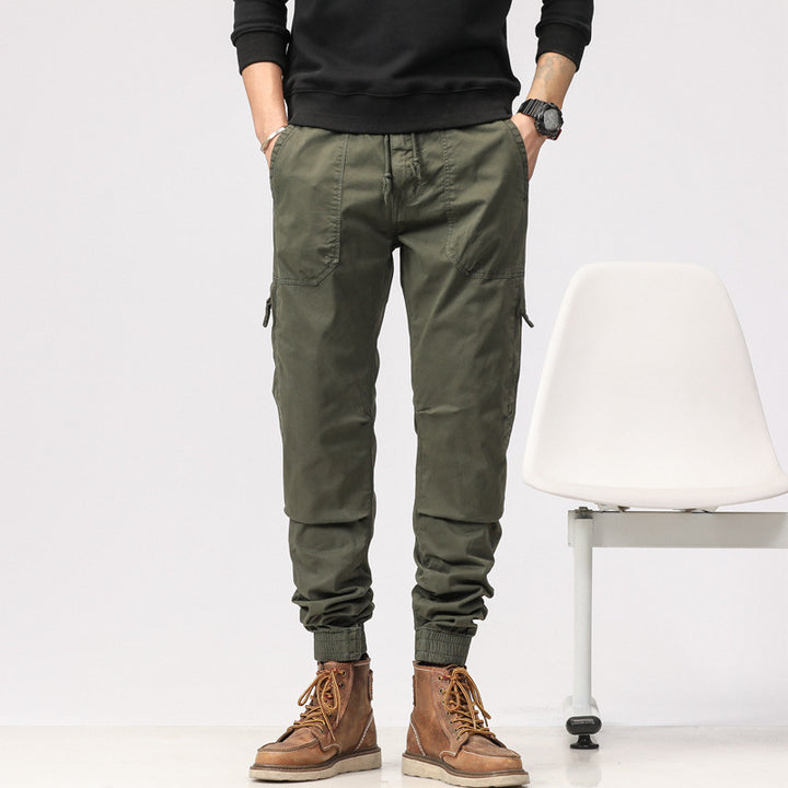 Herren Field-Joggerhose im Military-Workwear-Look mit Ziernähten, aufgesetzten Utility-Taschen und Kordelbund Drune