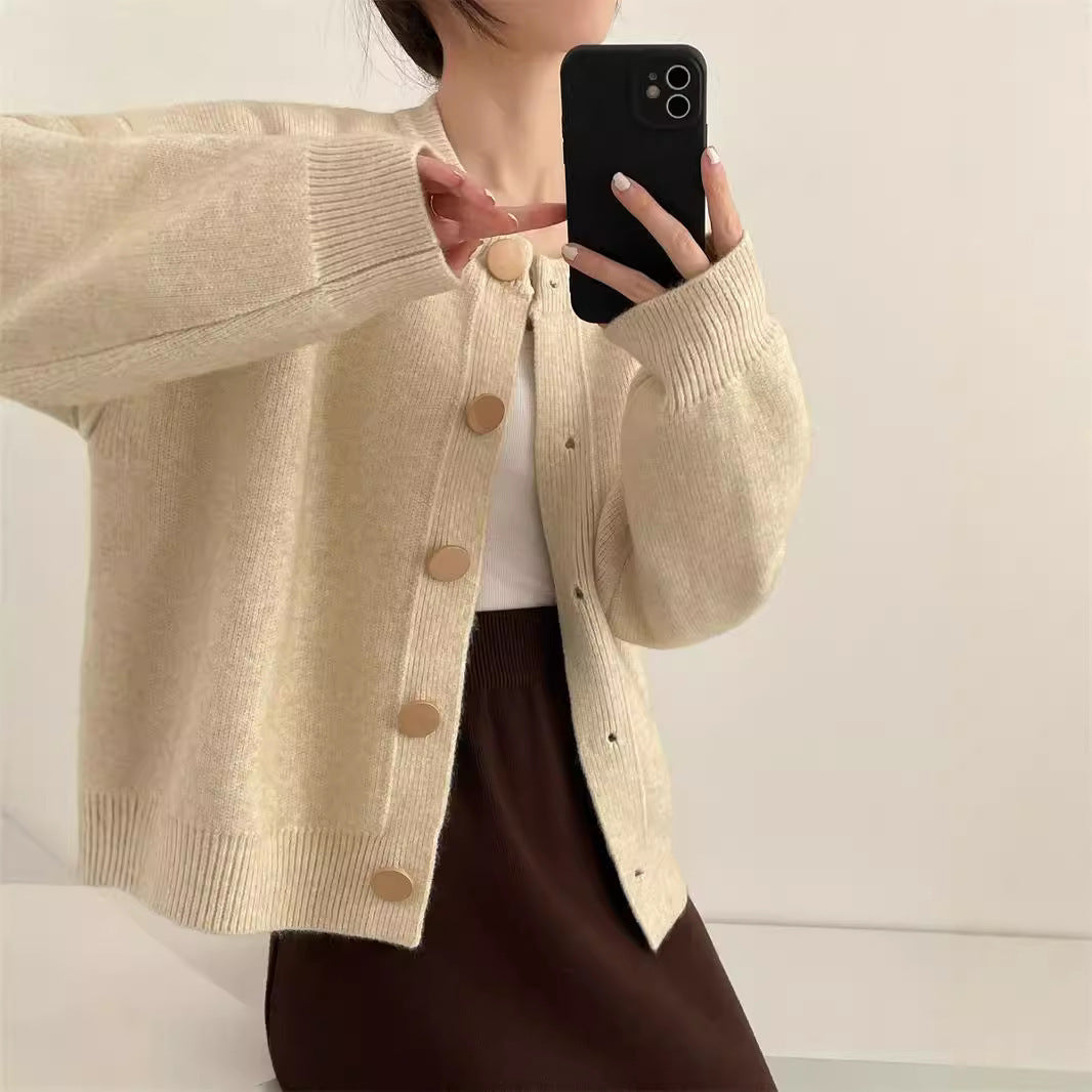 Damen kuschelige Strickjacke mit Knopfdetail und modernem Schnitt Drune