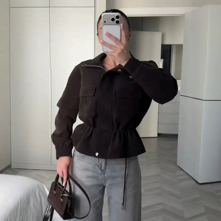 Damen Kurzjacke im Utility‑Stil mit Taillenzug und Stehkragen Drune