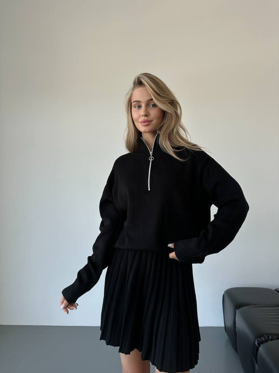 Damen gemütliches Strick-Set mit Reißverschluss-Pullover und plissiertem Rock Drune