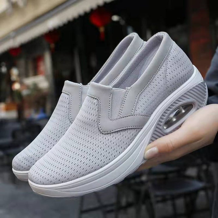 Damen  atmungsaktive Slip-On Sneaker mit Air-Cushion Keilsohle und elastischem Strickoberteil Drune