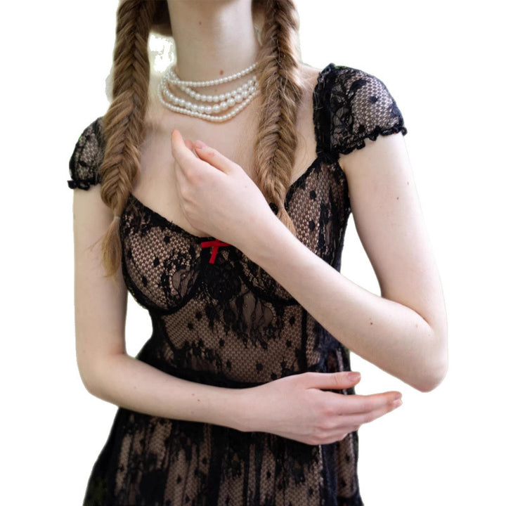 Damen Spitzenkleid mit verspielten Rüschendetails und transparentem Design Drune