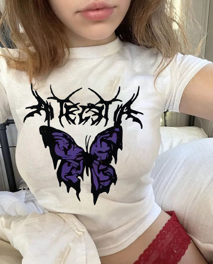 Damen Crop-T-Shirt mit individuellem Motorradmotiv und elegantem Schriftzug Drune