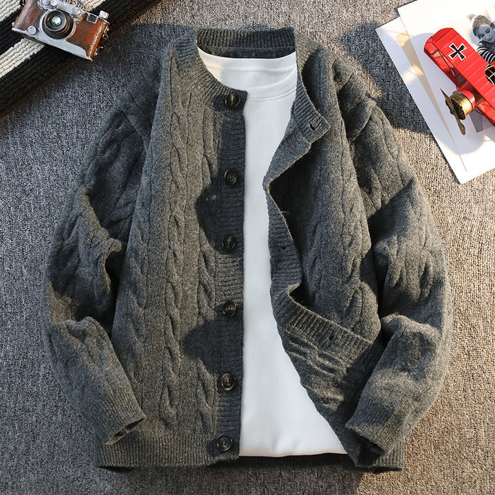 Herren Strickjacke mit modernem Zopfmuster und durchgehendem Knopfverschluss Drune