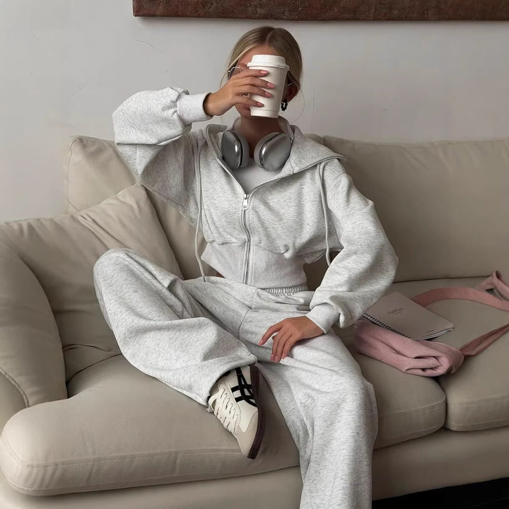 Damen gekürztes Reißverschluss-Hoodie mit Kapuze und hochgeschnittene Relax-Jogginghose mit elastischem Bund Drune