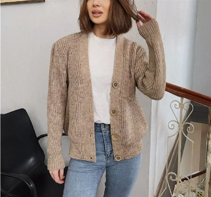 Damen Boxy-Grobstrick-Cardigan mit tiefer V-Leiste, Holzknopfverschluss und geripptem Saum Drune