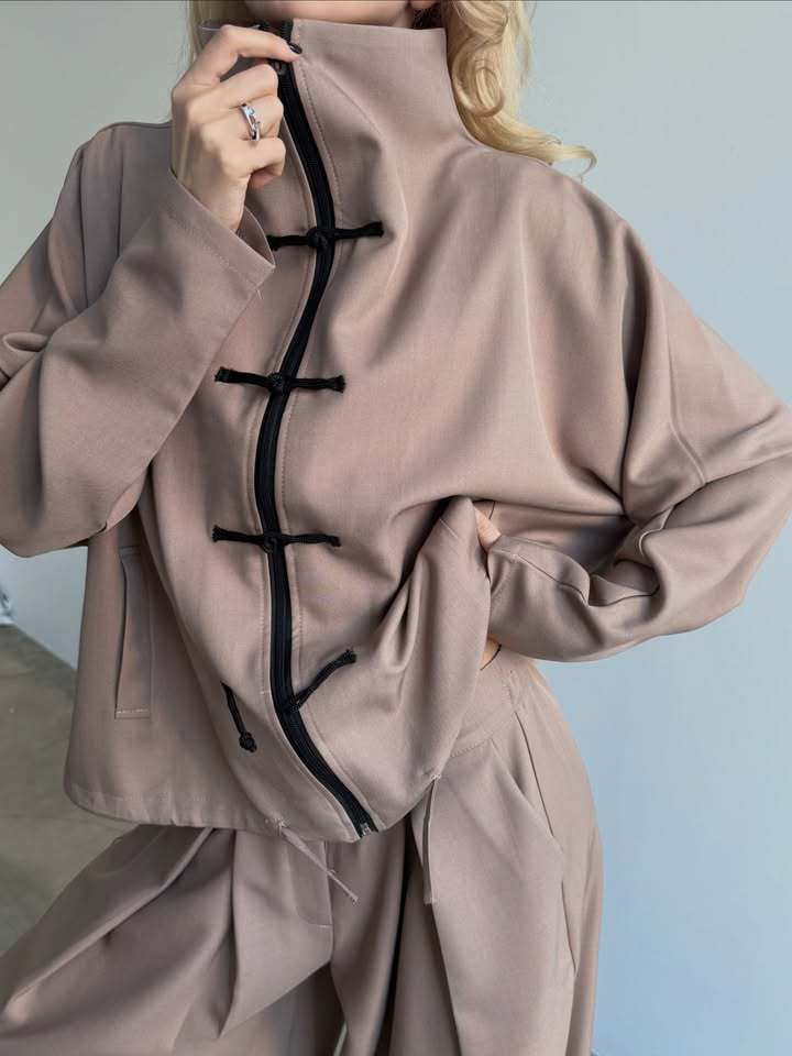 Damen modische Kapuzenjacke mit durchgehendem Reißverschluss und seitlichen Taschen