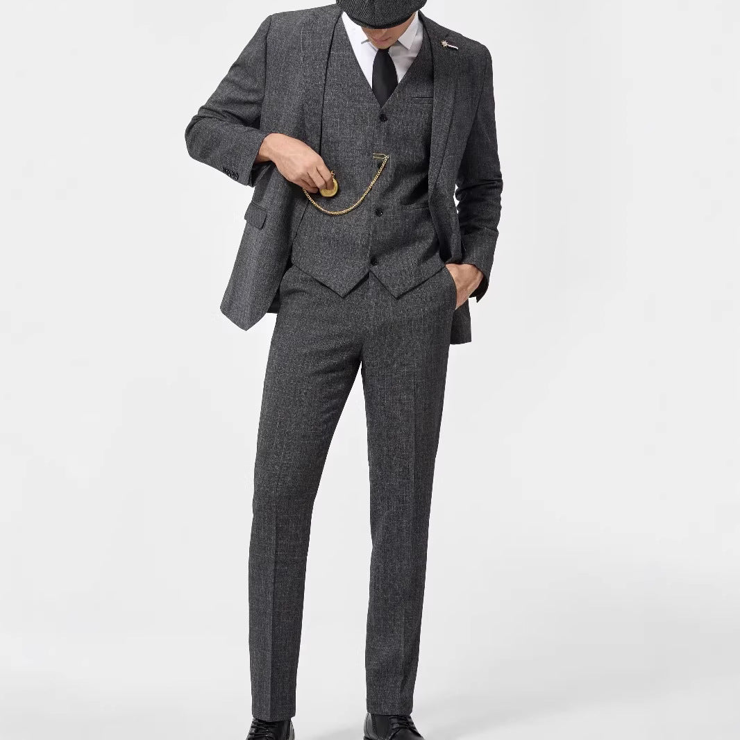Herren Eleganter Anzug mit Weste und Anstecknadel