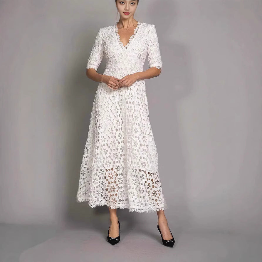 Damen Elegantes Maxikleid mit floralen Cut-Outs und Spitzenkragen Drune