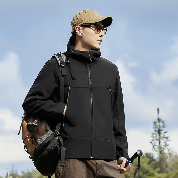 Herren Softshell-Funktionsjacke mit hohem Thermokragen, Kapuze und wasserabweisenden Reißverschlüssen Drune