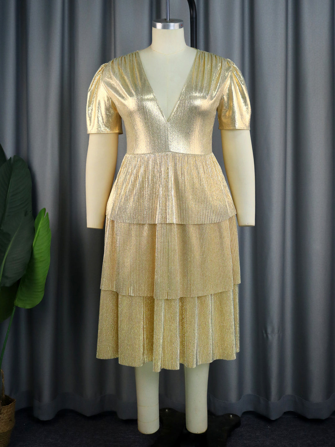 Damen Glänzendes Abendkleid mit voluminösem Rüschendesign Drune