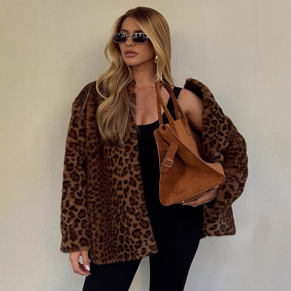 Damen Kurz-Mantel aus veganem Faux-Fur mit Leoparden-Print und kastiger Silhouette Drune