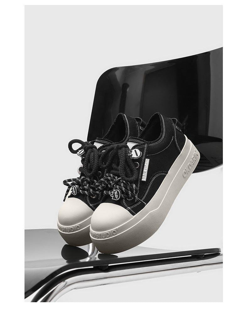 Damen Sneakers mit einem einzigartigen Schnürsystem und dämpfender Gummisohle Drune
