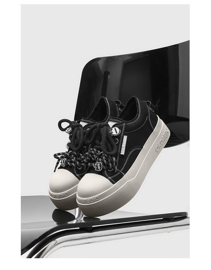 Damen Sneakers mit einem einzigartigen Schnürsystem und dämpfender Gummisohle Drune