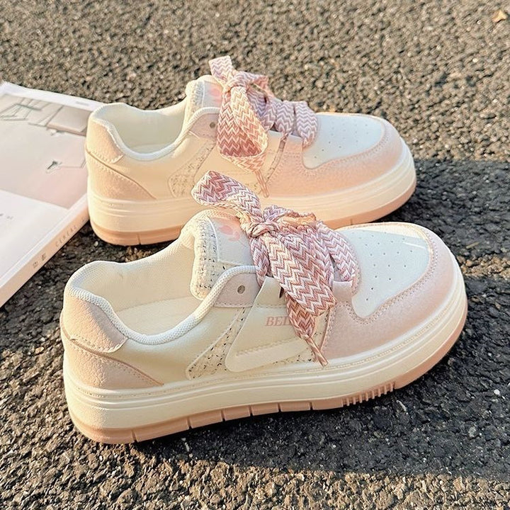 Damen Freizeit-Sneaker mit zweilagiger Wedgesohle, Tweedpaneel und geflochtenen Schnürsenkeln Drune