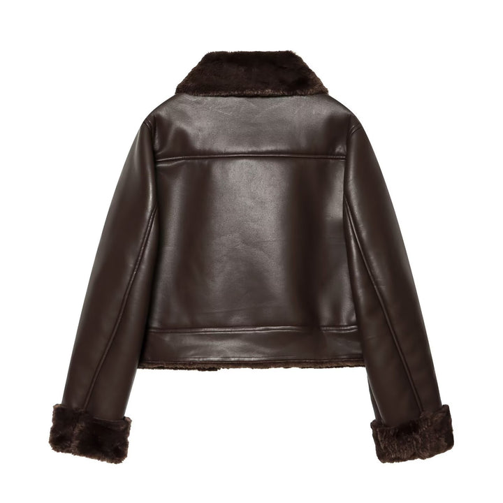 Damen Kurzjacke in Lammfell‑Optik mit Pelzkragen, aufgesetzten Taschen und Knopfleiste Drune