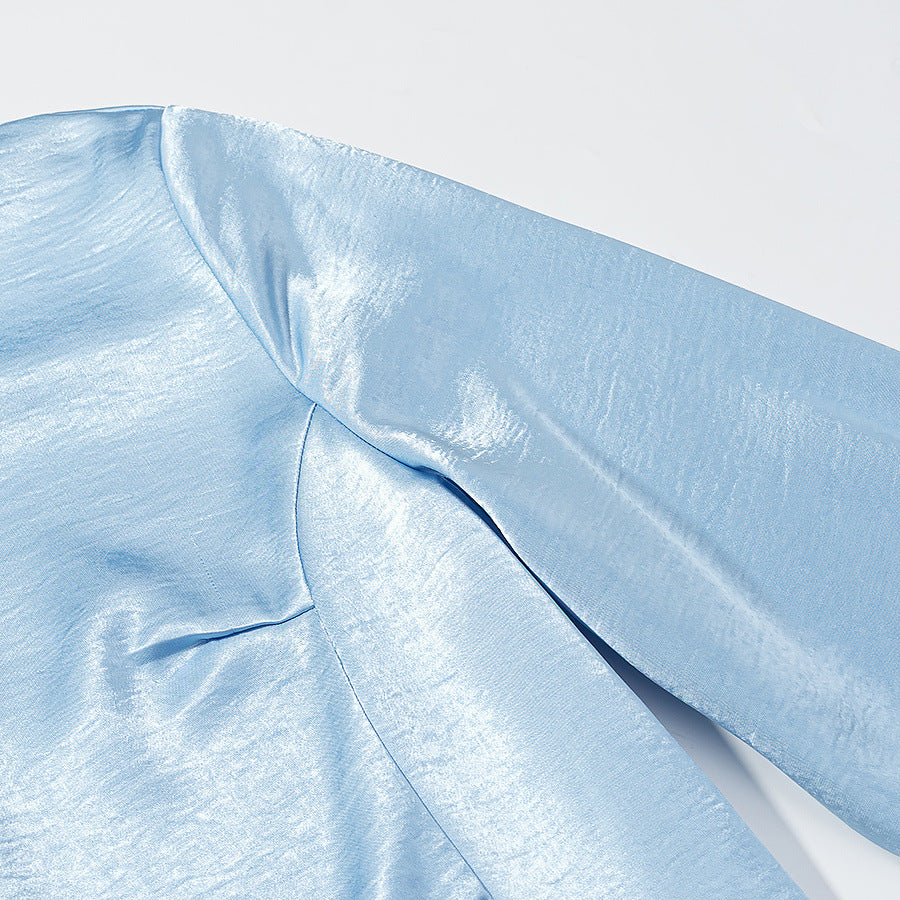 Damen Satinbluse mit taillierten Teilungsnähten, durchgehender Knopfleiste und breiten Manschetten Drune