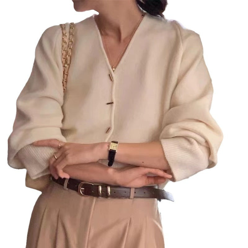 Damen Strickjacke mit tiefem V-Ausschnitt und eleganten Knöpfen Drune