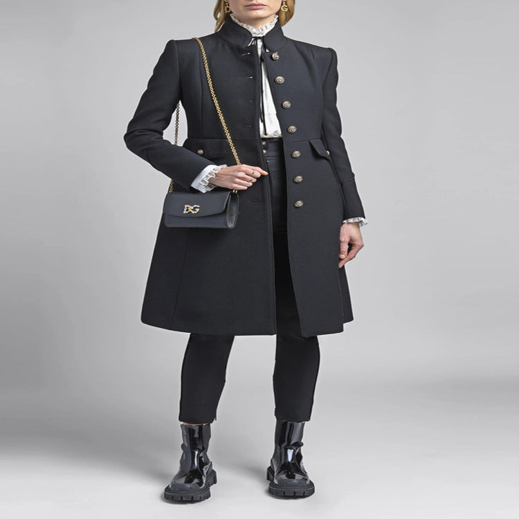 Damen Taillierter Mantel im Uniform‑Tailoring mit Stehkragen, Zierknopfleiste und Pattentaschen Drune