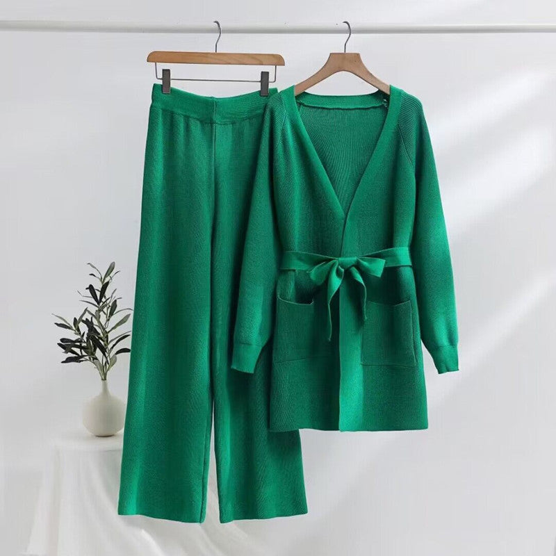 Damen modisches Strick-Lounge-Set mit Bindegürtel und praktischen Taschen Drune