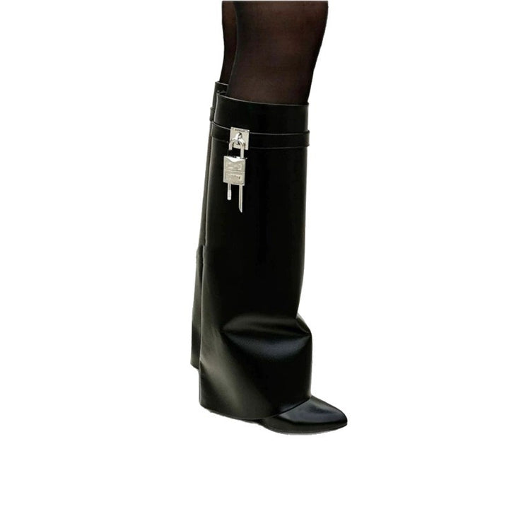 Damen kniehohe Lederstiefel mit geradem Schaft, flacher Sohle und Zierschloss Drune