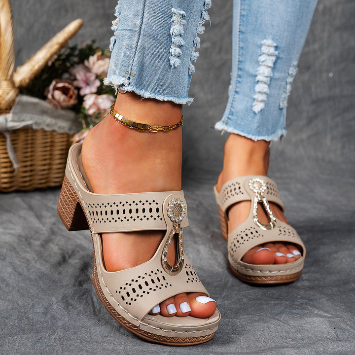 Damen Komfortable Plateau-Sandalen mit dekorativem Riemendesign und Schmuckdetail Drune