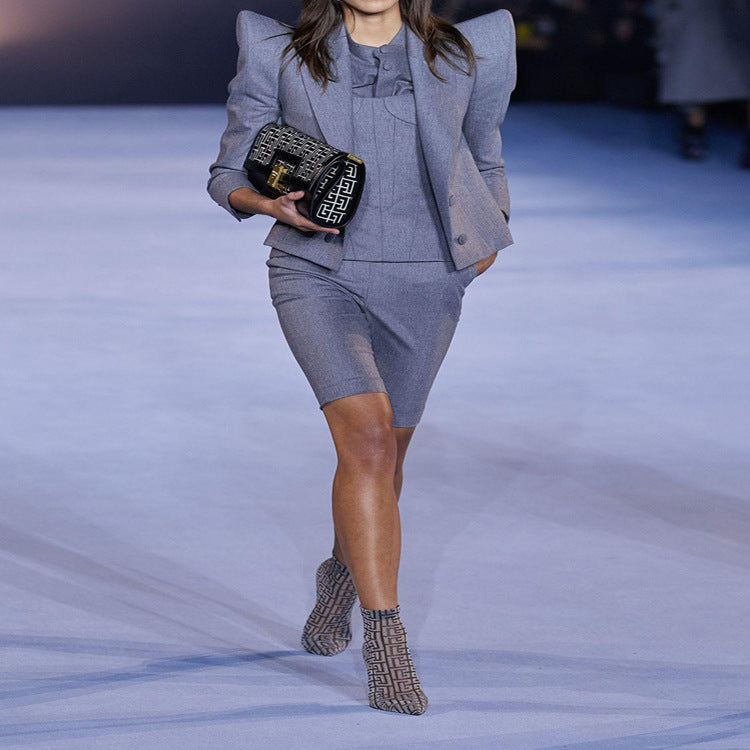 Damen Dreiteiliges Tailoring-Set mit betontem Schulterblazer, Top und Bermuda-Shorts Drune
