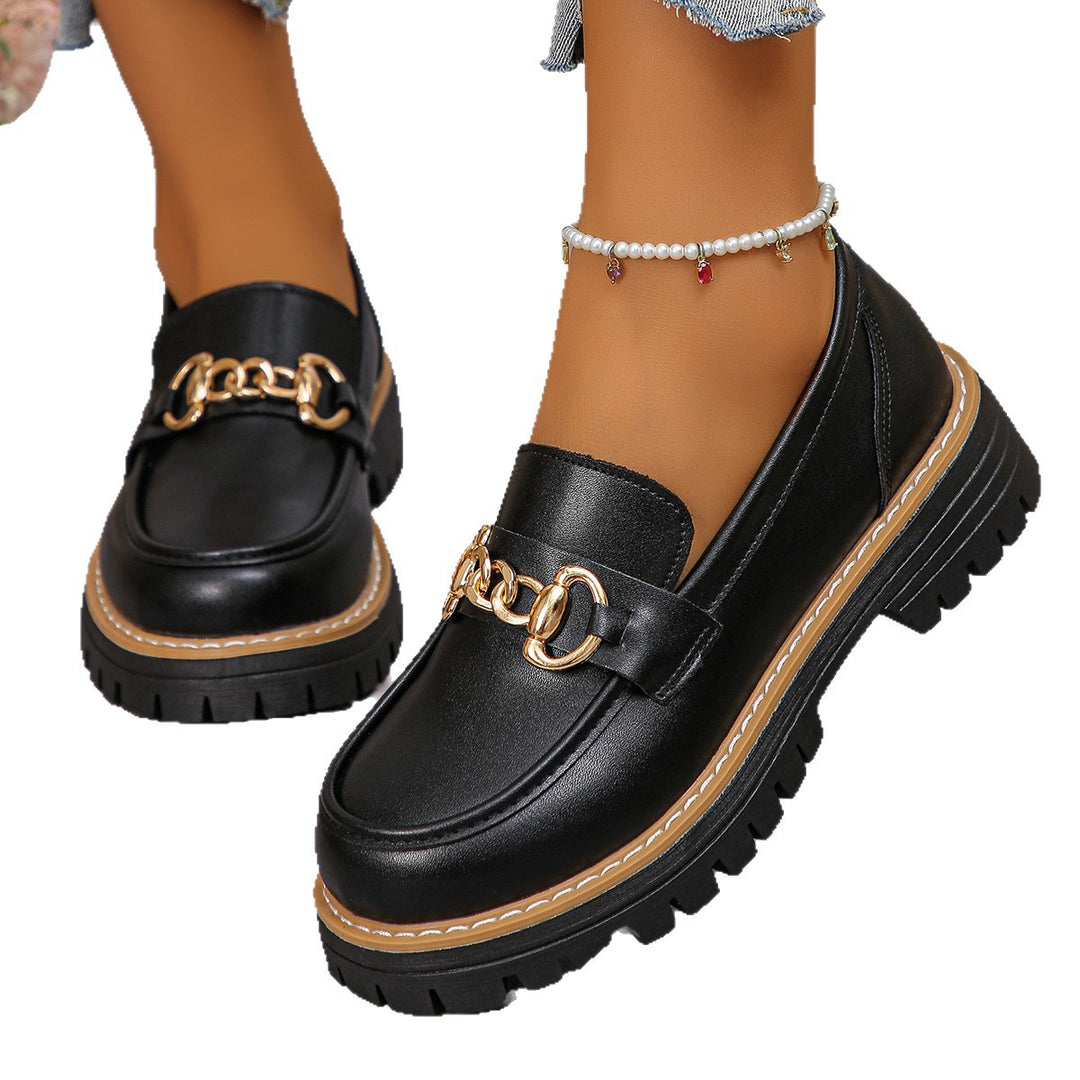 Damen  glänzende Lack-Loafer mit dekorativer Metallspange und profilierter Traktorsohle Drune
