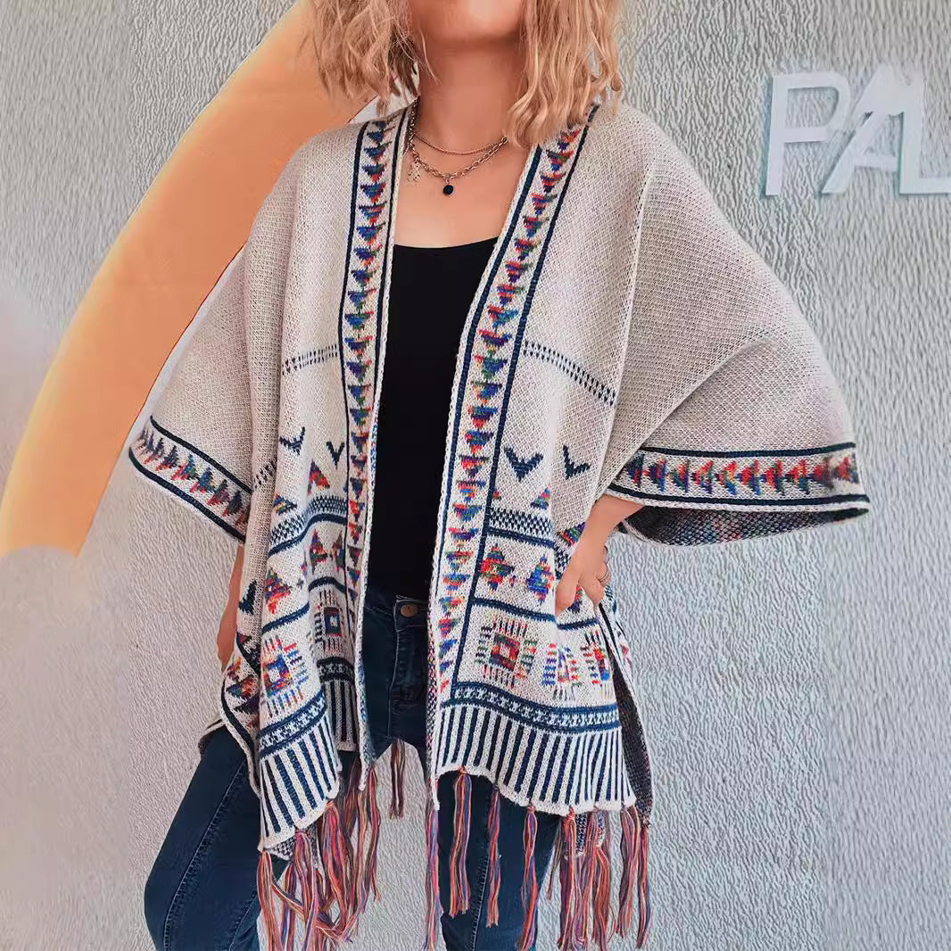 Damen modische Strickponcho mit fransenverzierter Kante und buntem Muster Drune