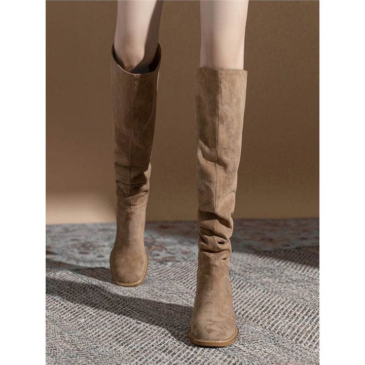 Damen kniehohe Slouch‑Stiefel mit Veloursoptik, gerafftem Schaft und sculpted Blockabsatz Drune