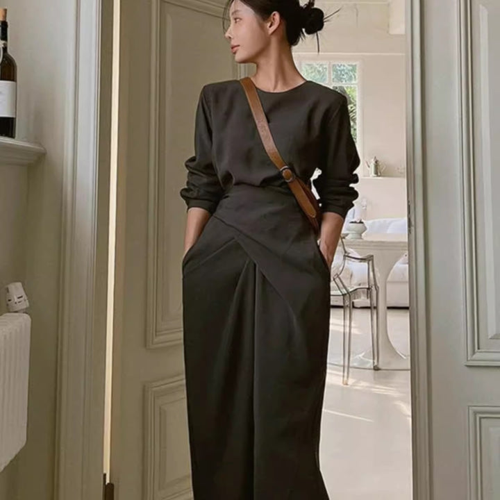 Damen Modernes Longkleid mit überlappender Taillenpasse, verdeckten Eingrifftaschen und kastiger Silhouette Drune