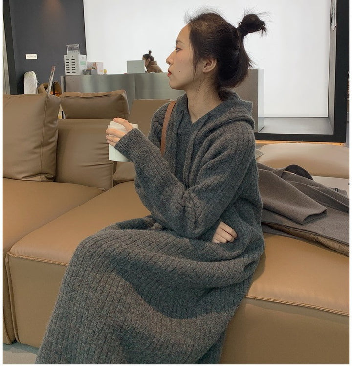Damen längerer Strickpullover mit Kapuze und feiner Rippstruktur Drune