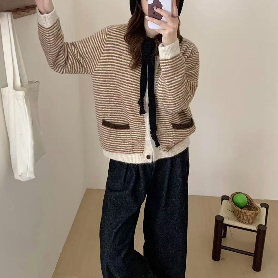 Damen lässiger Cardigan mit gestreiftem Design und modernen Taschen Drune