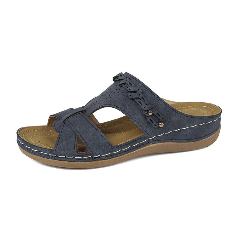 Damen Lederimitat-Pantolette mit perforiertem Oberteil, gepolstertem Komfortfußbett und leichtem Keil Drune