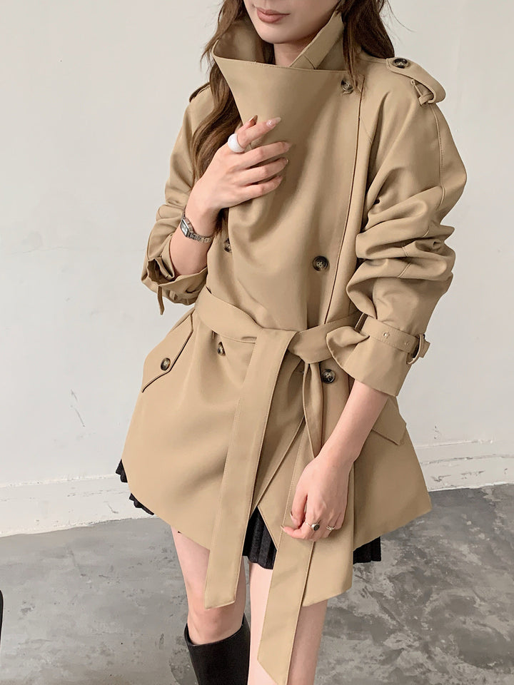 Damen Kurztrench im Boxy-Cut mit hohem Stehkragen und verstellbarem Taillengürtel Drune