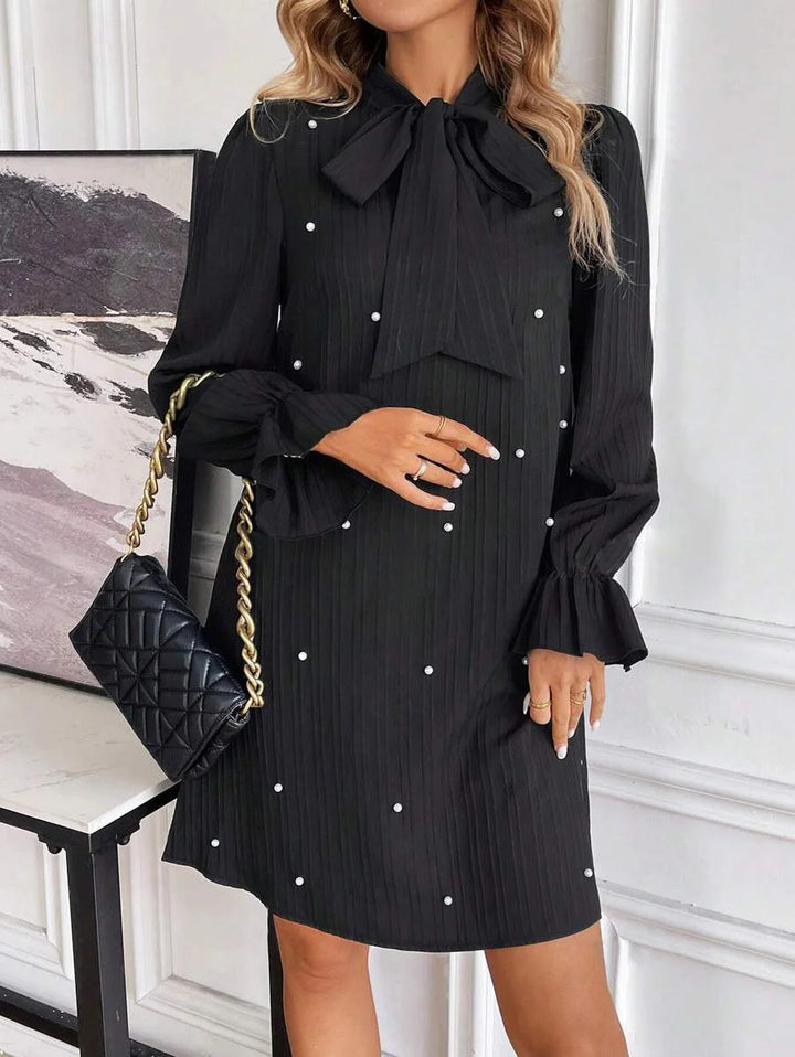 Damen Elegantes Minikleid mit Schleifenkragen und Rüschen Drune