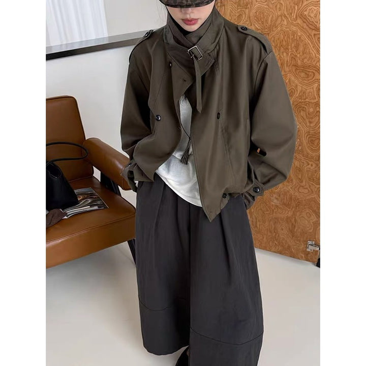 Damen Kurze Blouson‑Trenchjacke mit Stehkragen, doppelreihiger Knopfleiste und Gummizugsaum Drune