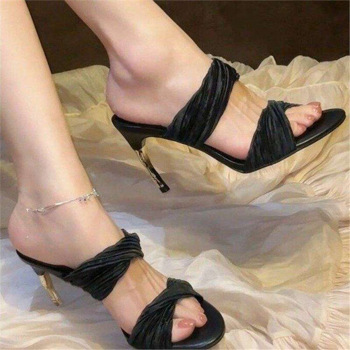 Damen Geplissierte Knöchelriemen‑Sandaletten mit gedrehten Bandagen und skulpturiertem Stiletto‑Absatz Drune