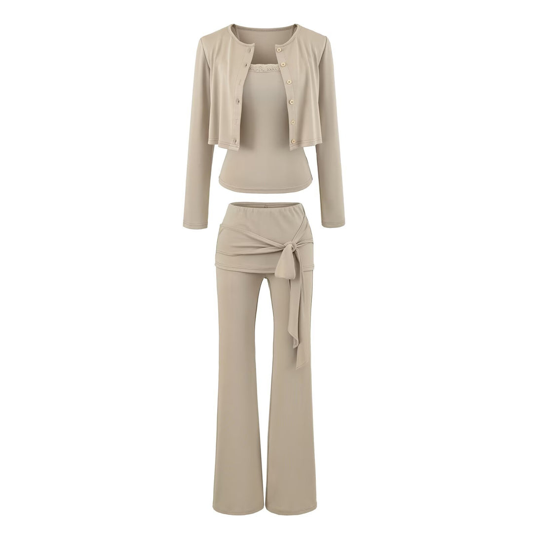 Damen dreiteiliges Lounge-Set mit kurzem Knopfcardigan, Spitzentop und Wickel-Schlaghose Drune