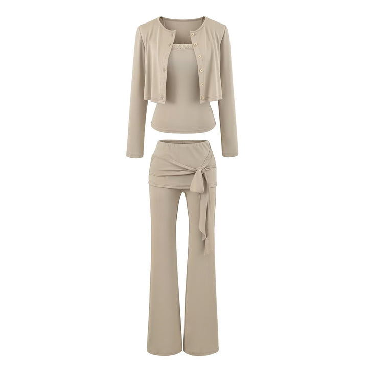 Damen dreiteiliges Lounge-Set mit kurzem Knopfcardigan, Spitzentop und Wickel-Schlaghose Drune